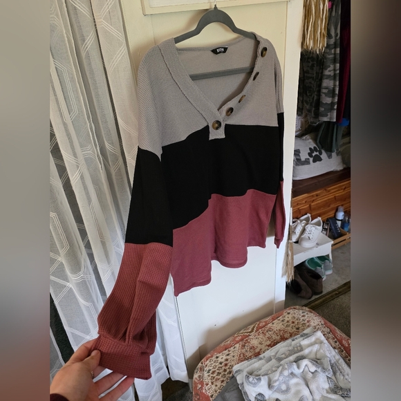 Button-Accent Color Block Sweater - Picture 3 of 5